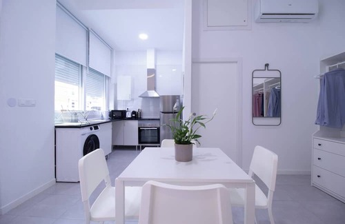 Trinitat Apartment | Viveros 1 by Concept Flats