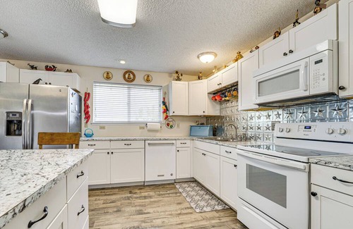 Selah House | Hike & Explore: Retreat w/Scenic Views in Selah!