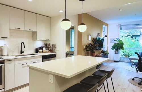 North Vancouver Condo | North Vancouver Winter Retreat | Ski, Work & Relax
