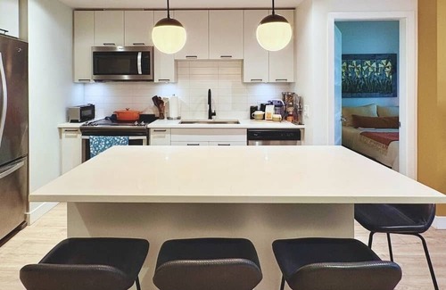 North Vancouver Condo | North Vancouver Winter Retreat | Ski, Work & Relax