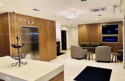 Northeast Mississauga Apartment | Hotel Chandni Victoria
