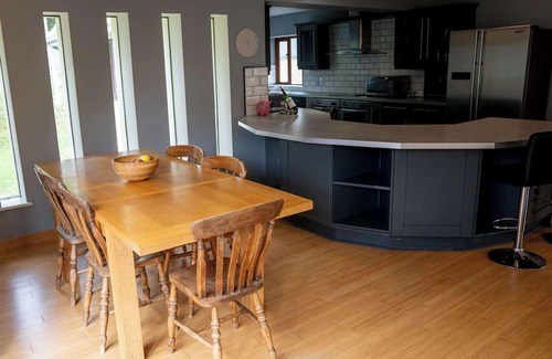 Whitchurch House | Perfect Retreat With Parking, Garden & Great Views