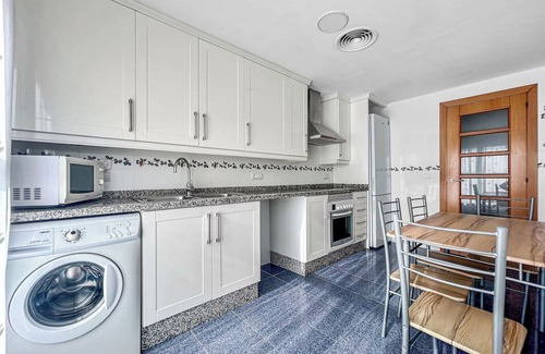 Penya-roja Apartment | NEW! Ciudad de las Artes Apartment