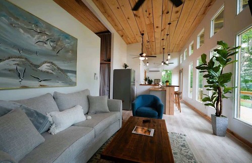 Locustville Cottage | Luxe 2BR Cabin w/Deck + Creek View | Working Farm