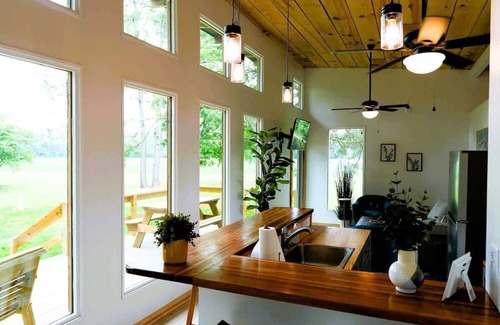 Locustville Cottage | Luxe 2BR Cabin w/Deck + Creek View | Working Farm