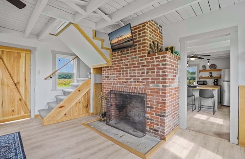 Locustville Cabin | Charming 2BR w/Fire Pit on Farm | 10 Min to Wharf
