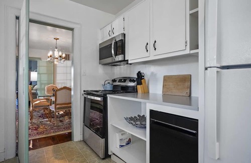 Locustville House | 3BR Farmhouse w/Porch, Fire Pit, Horseshoe Pit