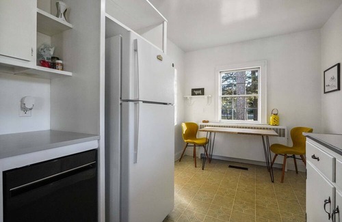 Locustville House | 3BR Farmhouse w/Porch, Fire Pit, Horseshoe Pit