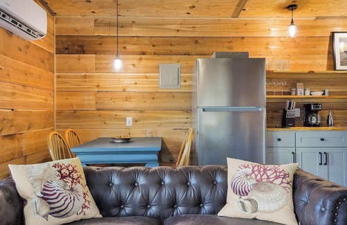 Locustville Cottage | Indoor-Outdoor 2BR on Working Farm | Creek View