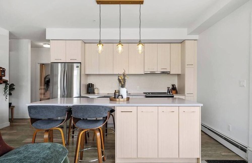 Whyte ave Condo | Private patio stay near Whyte Ave, UofA Hospital, and West Edmonton Mall