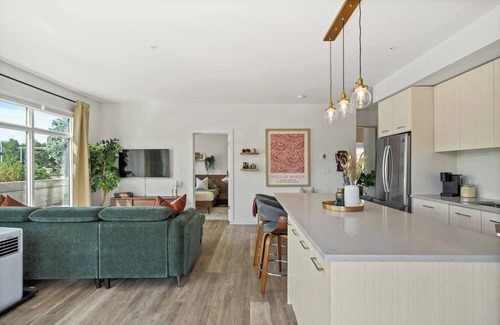 Whyte ave Condo | Private patio stay near Whyte Ave, UofA Hospital, and West Edmonton Mall