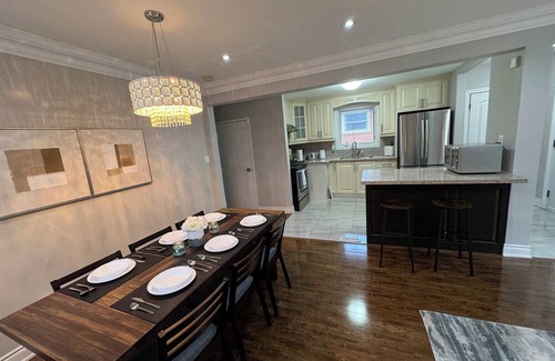 Woburn House | City Comfort Meets Nature – Walk to Lake & Trails