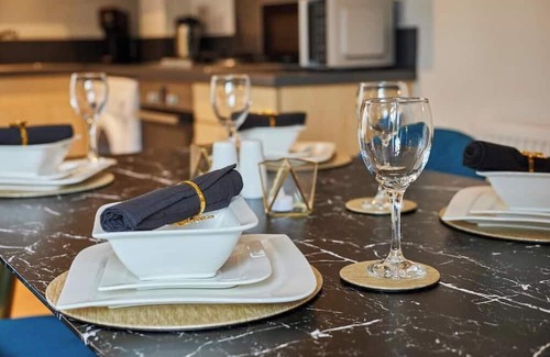 Oadby Apartment | Hermitage Court Apartment - Sleeps 6