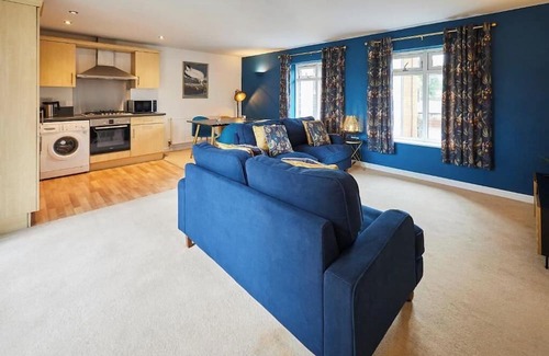 Oadby Apartment | Hermitage Court Apartment - Sleeps 6