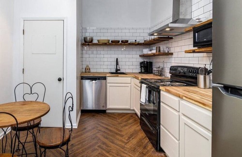 Salem Apartment | Salem Historic Downtown 3BRM/2BATH