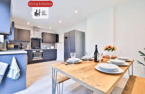 Staple Hill Apartment | Quiet Eco Home - Parking - Wi-Fi - 3BR, Sleeps 8