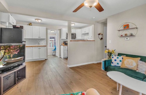 Brooklyn House | Vineyard LakesideOasis in Brooklyn