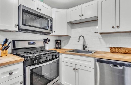 Brooklyn House | Vineyard LakesideOasis in Brooklyn