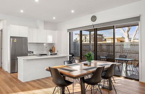 Rhyll House | Rhyll Family Escape in Rhyll