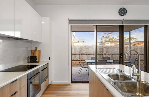 Rhyll House | Rhyll Family Escape in Rhyll