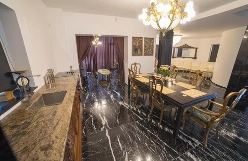 Eforie Nord Apartment | King Room with Sea View & Queen Room with Balcony