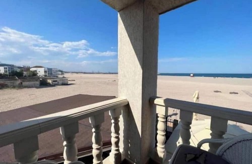 Eforie Nord Apartment | Charming villa in superb Eforie with WiFi, AC & Deluxe King Room