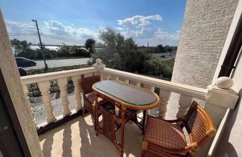 Eforie Nord Apartment | Charming villa in superb Eforie with WiFi, AC & Deluxe King Room