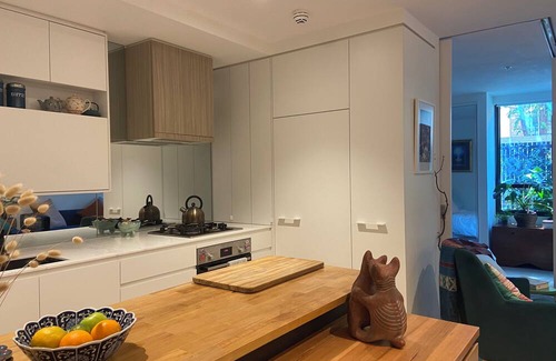 Coburg Apartment | Quiet Urban Oasis. Central to both City and Parkland. Easy Ground floor access