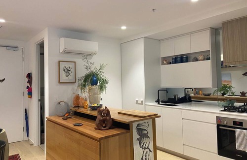 Coburg Apartment | Quiet Urban Oasis. Central to both City and Parkland. Easy Ground floor access