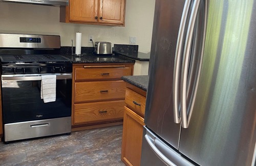 West Salem House | NW Salem 3 bedroom 2 bath house AC, takes pets, private lovely fenced backyard.