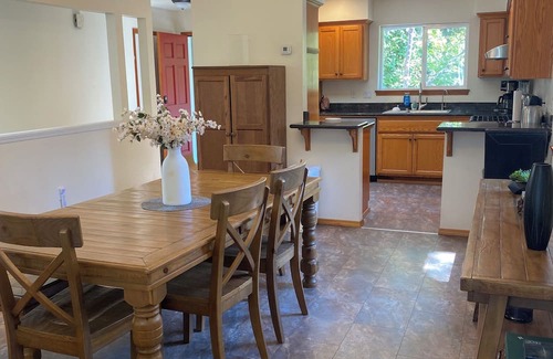 West Salem House | NW Salem 3 bedroom 2 bath house AC, takes pets, private lovely fenced backyard.