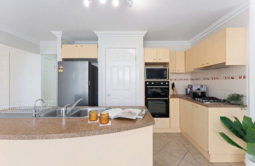 North Rocks House | Tranquil 3BR Getaway - Near Sydney & Shopping