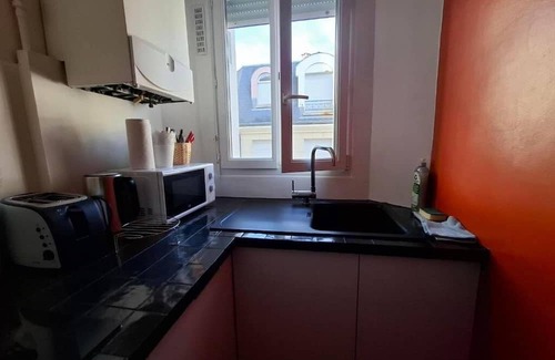Maisons-Alfort Apartment | Cosy F2 at the gateway to Paris - 6 min by RER from Paris Gare de Lyon