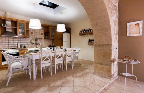 Makhairoi Villa | Villa Kirke - Four Bedroom Villa, Sleeps 9