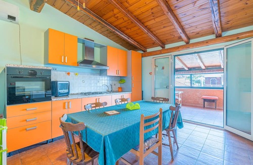 Agnone Bagni Apartment | Apartment 'Casa Pina A Due Passi Dal Mare' with Private Terrace and Air Conditioning