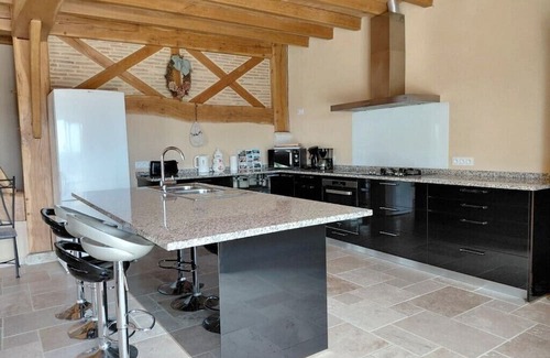 Saint-Jean-de-Duras House | LAUBIE — Splendid Views and Absolute Tranquillity Among the Vineyards