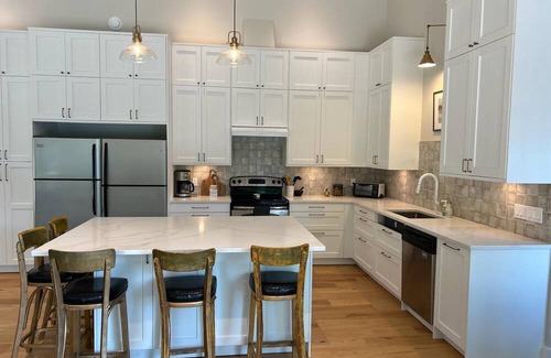 Low Cottage | The Papillon Lakehouse - waterfront property one hour from Ottawa