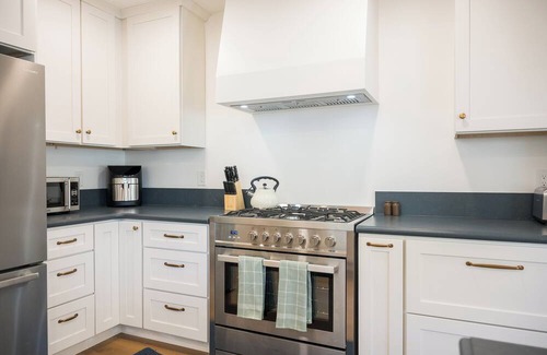 San Luis Obispo House | Walk to Downtown SLO-2bed/2bath: Buzzing Bungalow
