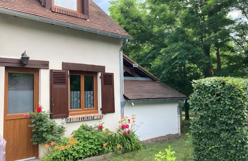 Noyers-sur-Cher House | Gite de la chapelle zoo 7 min – quiet, large enclosed park, playground