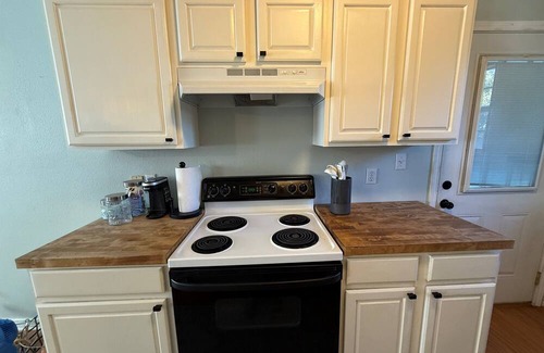 Sayles Blvd. Area House | Eleven South: One - Modern Studio Apartment