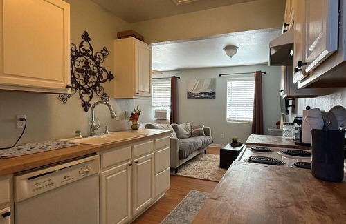 Sayles Blvd. Area House | Eleven South: One - Modern Studio Apartment