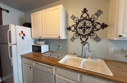 Sayles Blvd. Area House | Eleven South: One - Modern Studio Apartment