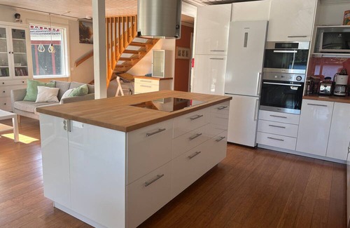 Vissefjaerda House | Vacation home right on the lake in Småland - Villa lake view with hot tub, boat & canoe