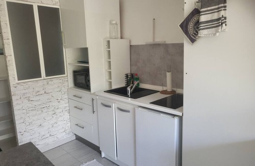 Muides-sur-Loire House | Apartment 'Fanny's House 2' with Private Terrace, Wi-Fi and Air Conditioning