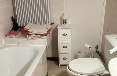 Segonzac Bed & Breakfast | Guest Room 'Room 1 for 2 People' with Shared Pool, Shared Terrace and Wi-Fi