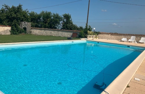 Segonzac Bed & Breakfast | Bed and Breakfast 'D'hôtes' with Shared Pool, Shared Terrace and Wi-Fi