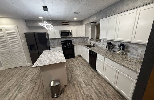 Meadows Place House | Spacious Family-Friendly 3BR Home w/Yard Near Richmond & Rosenberg