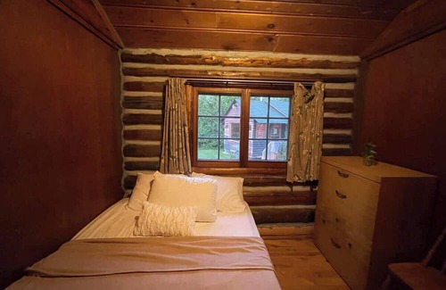 Rosedale House | 3-Bedroom Cottage #7 - Balsam Lake