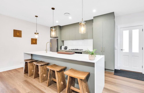 Cooma House | Newly renovated 4 bed, 3 bath retreat with lux stone fireplace & cook’s kitchen