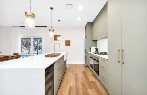 Cooma House | Newly renovated 4 bed, 3 bath retreat with lux stone fireplace & cook’s kitchen